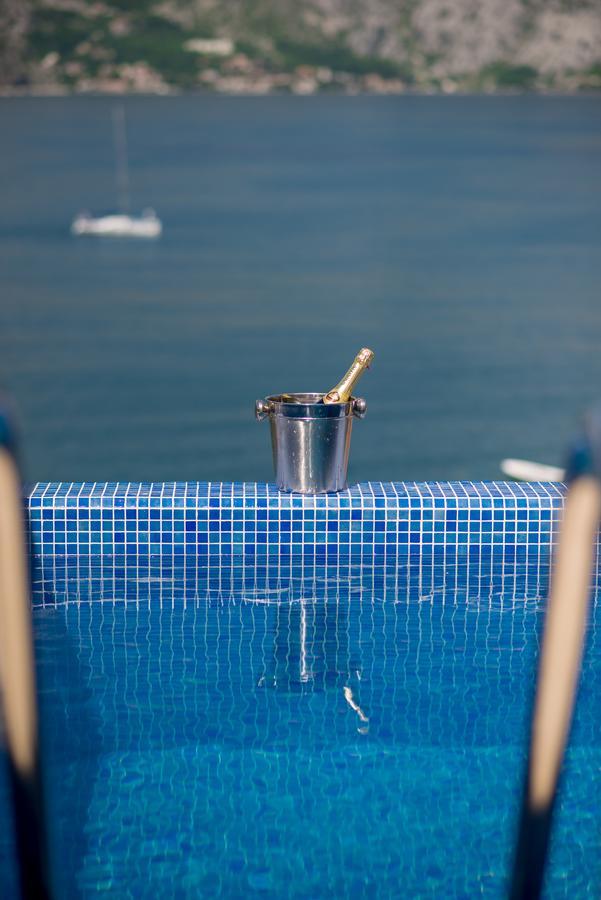 Stoliva Residence With Infinity Pool โกตอร์ ภายนอก รูปภาพ